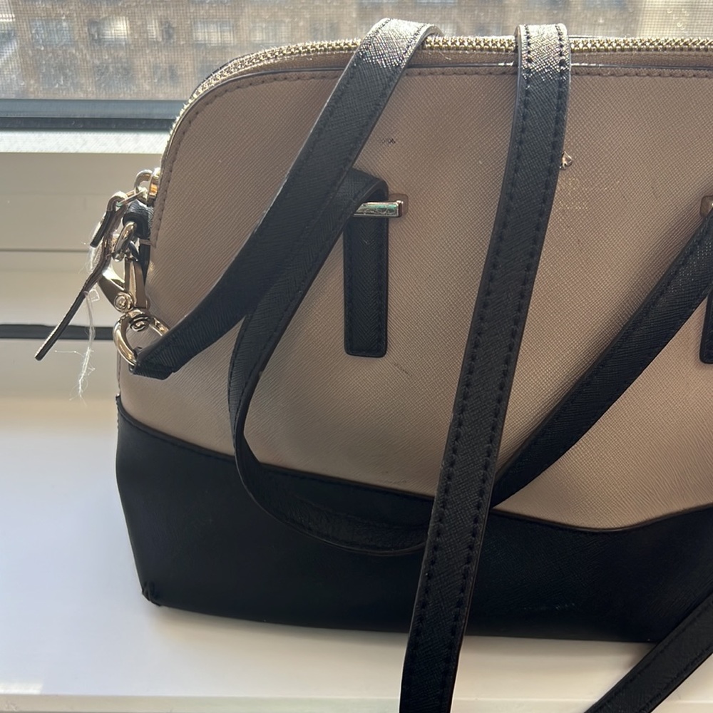 Kate Spade bought back in 2015. In fair condition. See pictures - Picture 2 of 8